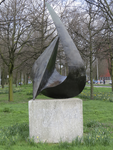 906886 Afbeelding van het bronzen beeldhouwwerk 'Jupiter' van Jacques Lignier (1924-2010), in 1977 geplaatst in het ...